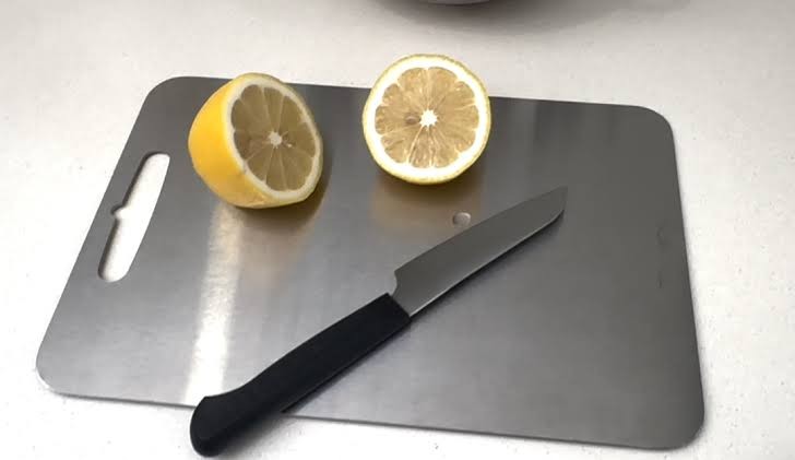 Tivano cutting board with a modern design for easy and practical food preparation